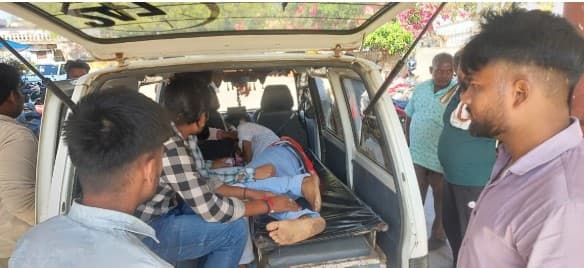 Hathras News: घर से निकलते ही युवक को मारी गोली,युवक की हालत गंभीर क्षेत्र में फैली दहशत