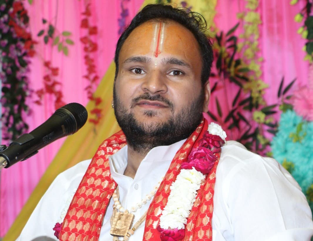 Mainpuri News: सत्यधाम आश्रम में चल रहे चैत्र नवरात्र महोत्सव में 11 कुंडी विष्णु महायज्ञ एवं श्रीमद्भागवत कथा का आयोजन