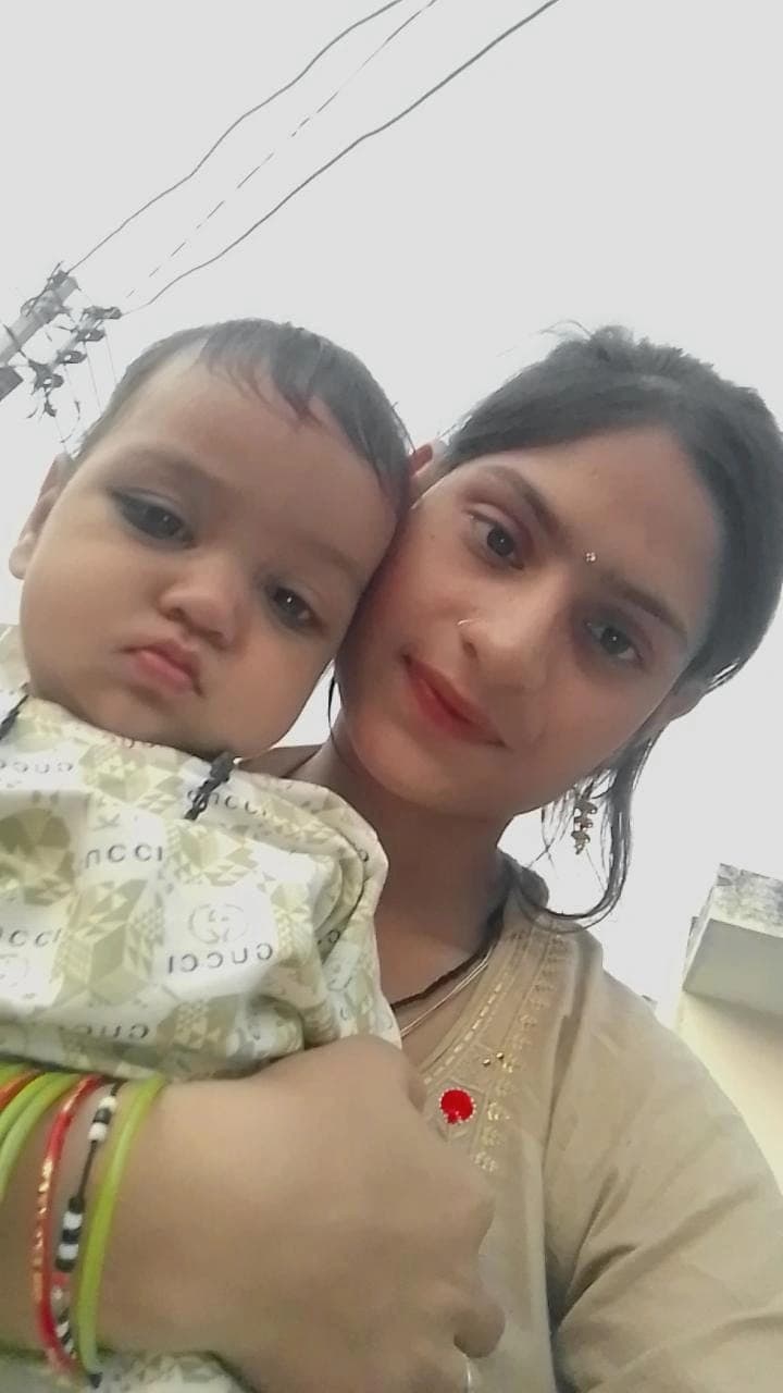 Hathras News: 6 साल के बेटे से बिछुड़ी मां, ससुराल पक्ष पर मारपीट व बच्चे को छीनने का आरोप