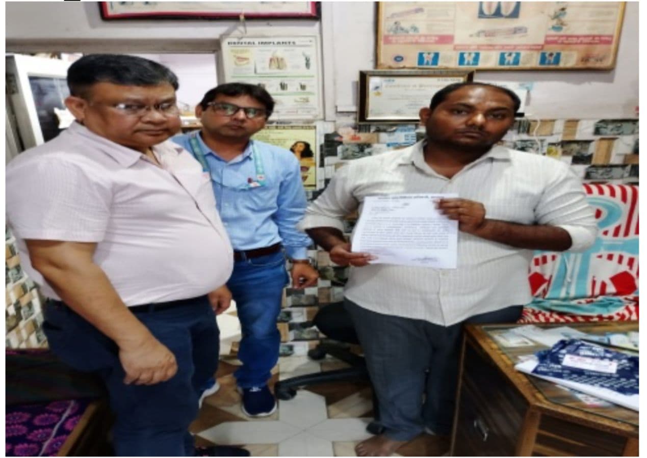 Hathras News: स्वास्थ्य विभाग की कार्रवाई, अपंजीकृत क्लीनिक और पैथोलॉजी लैब पर चला अभियान