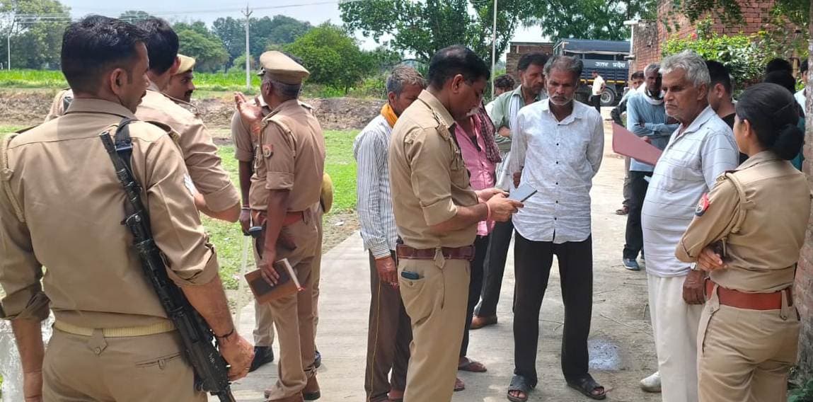 Mainpuri News: दीपांशु हत्याकांड बाद हर्राजपुर में तीसरे दिन भी पुलिस का पहरा