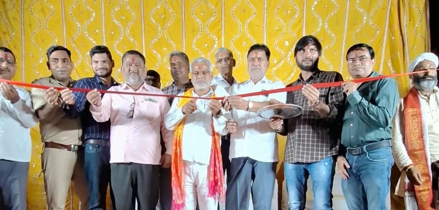 Hathras News:  विघैपुर में श्रीरामलीला महोत्सव का भव्य शुभारंभ, जनप्रतिनिधियों ने किया उद्घाटन
