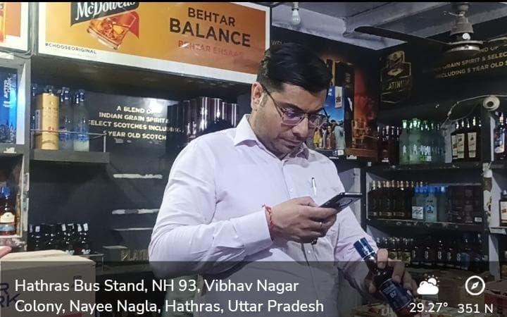 Hathras News: आबकारी टीम का रात्रि औचक निरीक्षण, दुकानों पर स्टॉक व सीसीटीवी की जांच