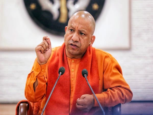 Lucknow News: पंचायत सहायकों को मुख्यमंत्री योगी की बड़ी सौगात, मानदेय में 50 फीसदी की बढ़ोतरी