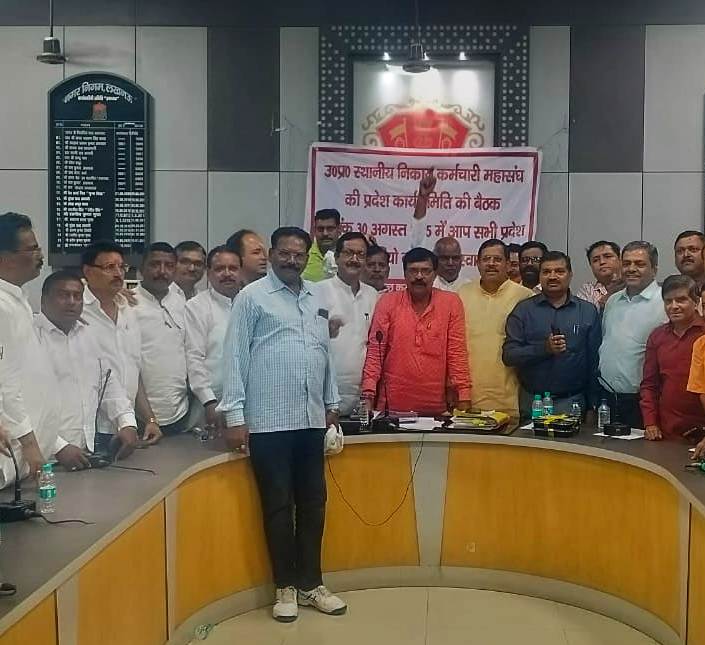 Hathras News:रेशु गौड़ का एम्स ऋषिकेश में कैंसर शोध परियोजना हेतु चयन, विद्यालय में हुआ सम्मान