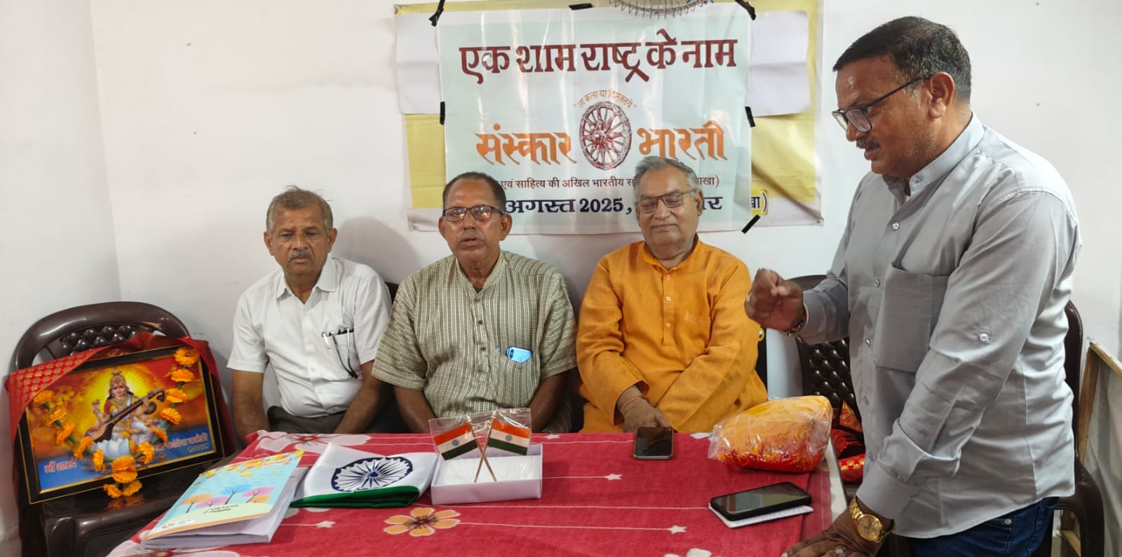 हाथरस-भाजपा कार्यालय पर मनाया मुख्यमंत्री योगी आदित्यनाथ  का जन्मदिन