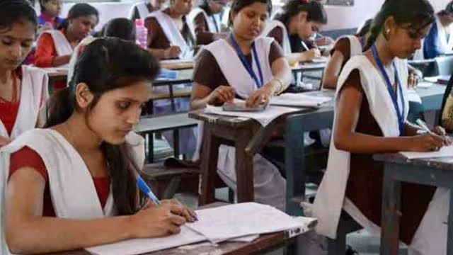 Mainpuri News:बोलेरो में छिपाकर ले जाया जा रहा था नकली घी