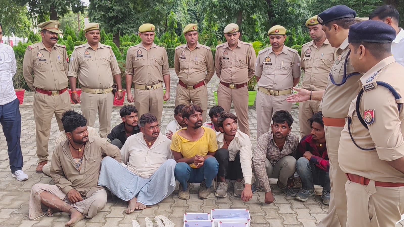 Mainpuri News:पुलिस ने मुठभेड़ में गिरफ्तार किये 12 गो-तस्कर