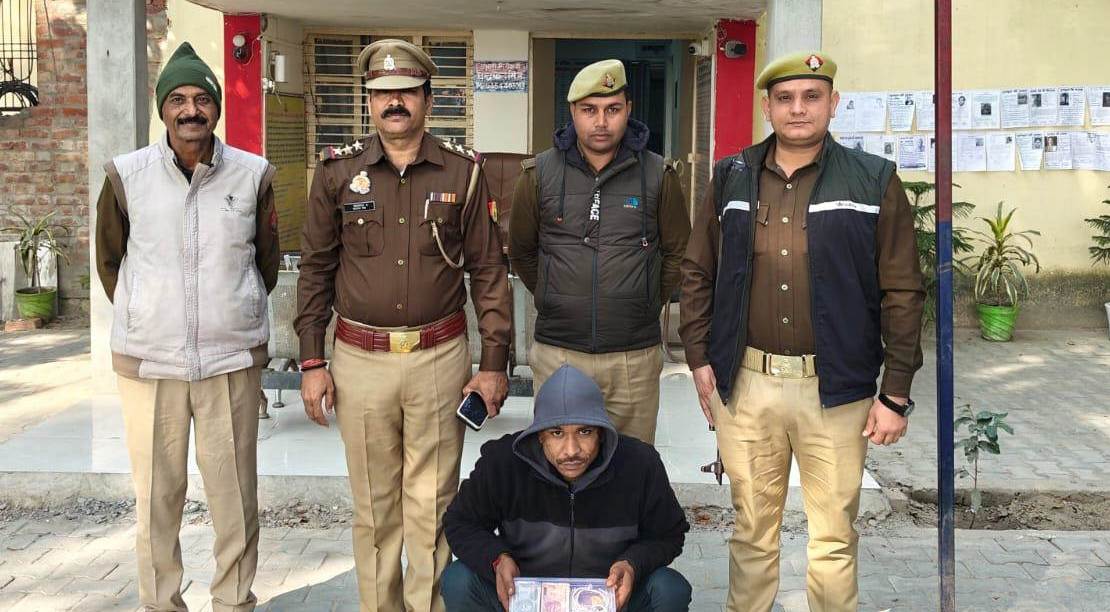 Mainpuri News:सराफा की दुकानों में चोरी करने के आरोपी को पकड़ा घटना के बाद से चल रहा था फरार, हुई थी सवा करोड़ की चोरी
