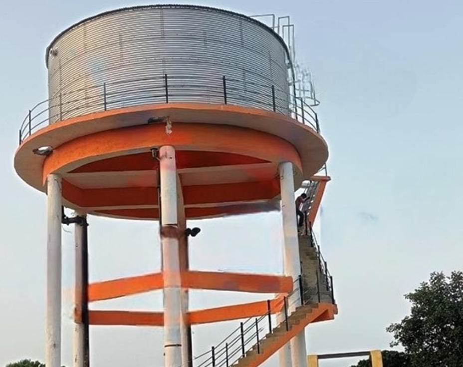 Mainpuri News:मैनपुरी में भृष्टाचार की भेंट चढ़ी जल जीवन मिशन योजना बीते दो सालों में टिंडोली में नहीं बन सकी पानी की टंकी