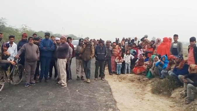 Mainpuri News:मैनपुरी में दिनदहाड़े दंपती को गोली मारकर लूट  जेवरात, नकदी लूट ले गए, गंभीर घायल दंपती सैफई पीजीआई रेफर