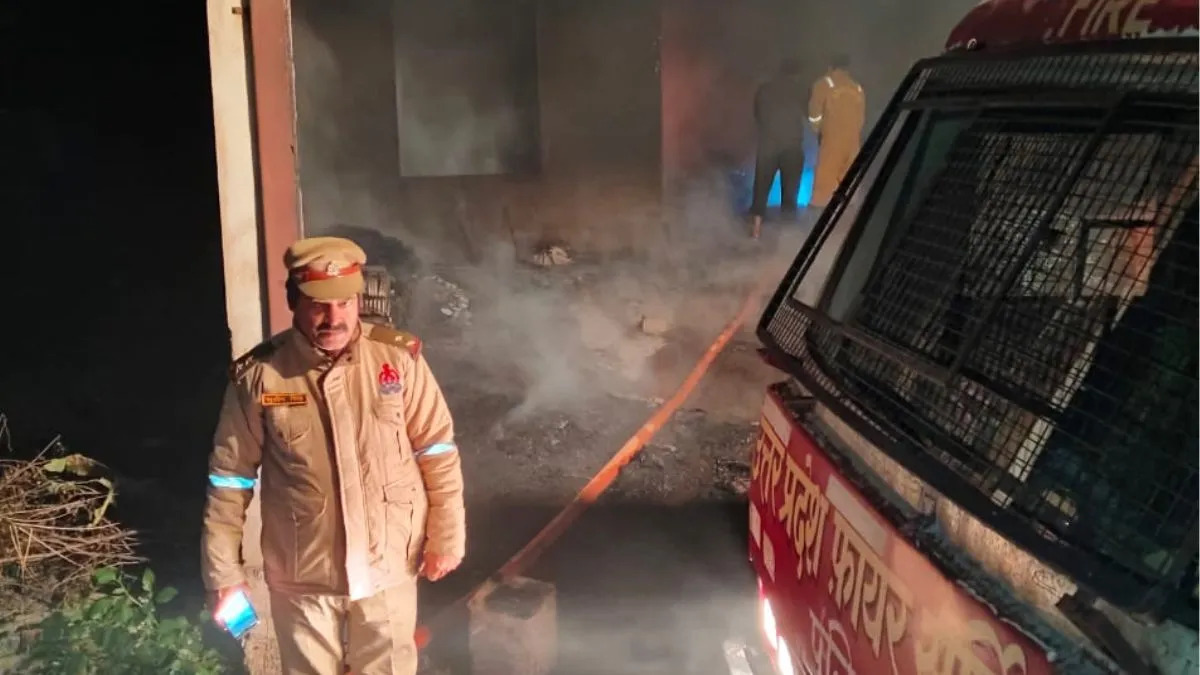 Mainpuri News:परचून गोदाम में आग लगने से 50 लाख का नुकसान शॉर्ट सर्किट से आग लगने का अंदेशा, आर्थिक सहायता की मांग