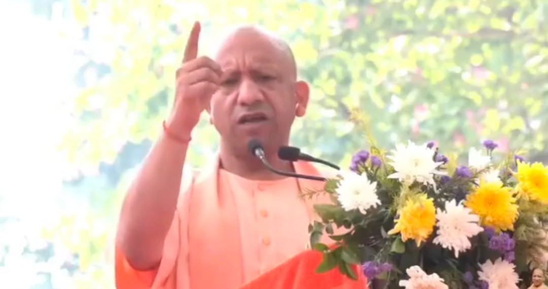 Utter Pradesh News:सीएम योगी आदित्यनाथ का एलान कहा, प्रदेश के सभी स्कूलों में &lsquo;वंदे मातरम्&rsquo; गाना अनिवार्य होगा