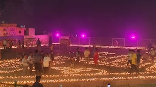 Agra News:हाथी घाट पर होगा हजारों दीपों का दानः देव दीपावली के लिए घाट पर हुई सफाई, बनाई जाएगी भव्य रंगोली