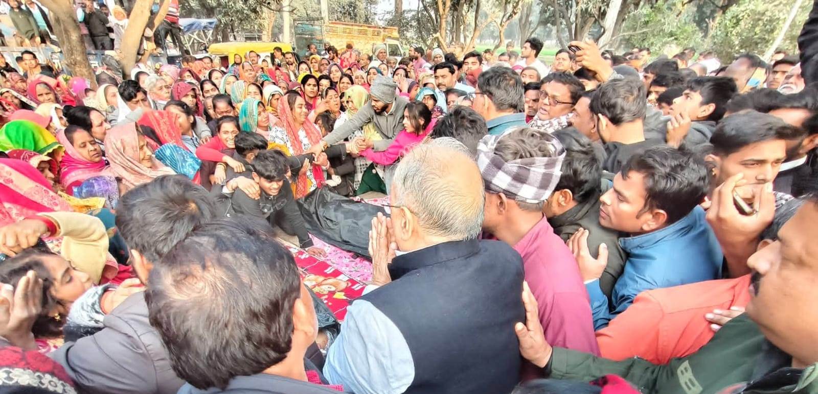 Mainpuri News:बिना हेलमेट के बाइक चला रहे दो चचेरे भाईयों की हादसे में मौत