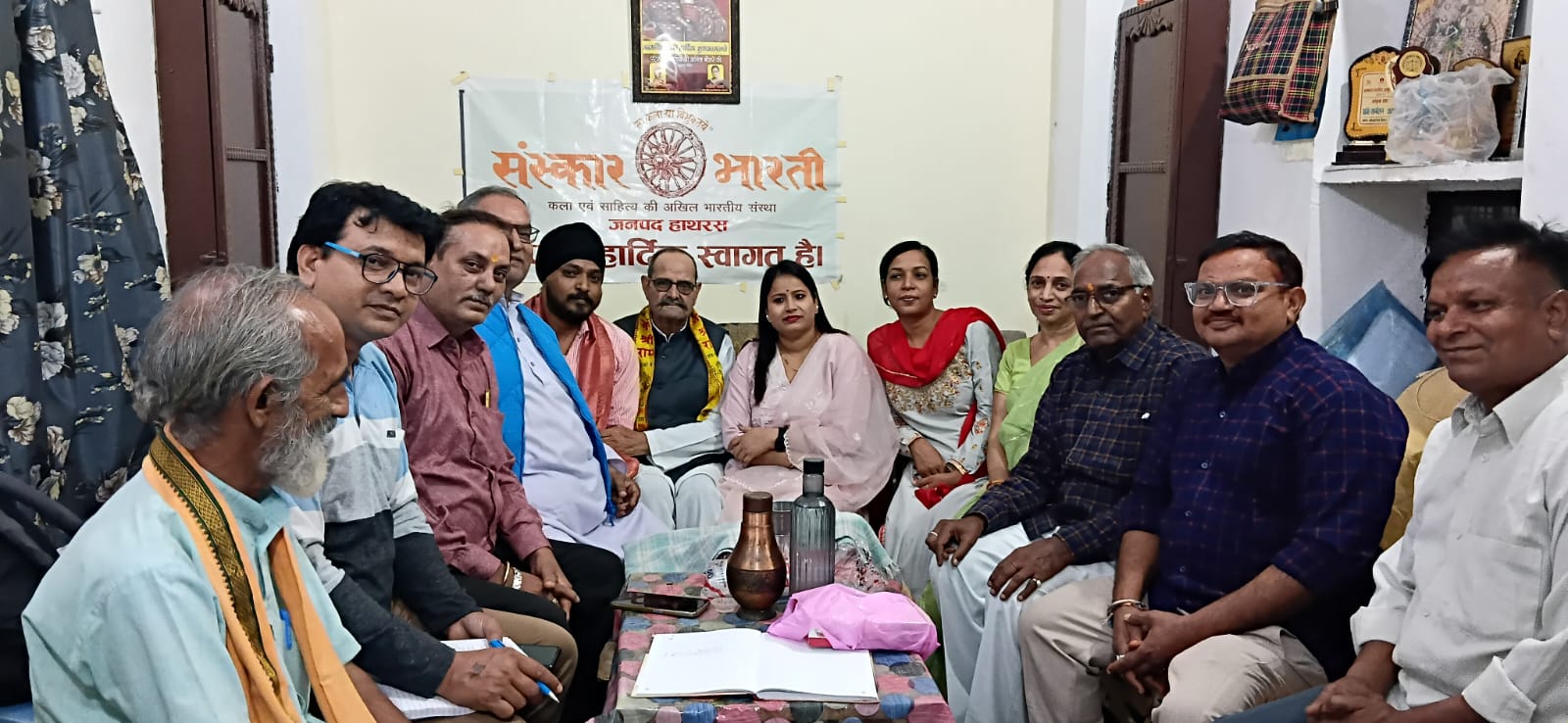 Hathras News:गुरु नानक देव के प्रकाश पर्व पर संस्कार भारती का विशेष कार्यक्रम आयोजित