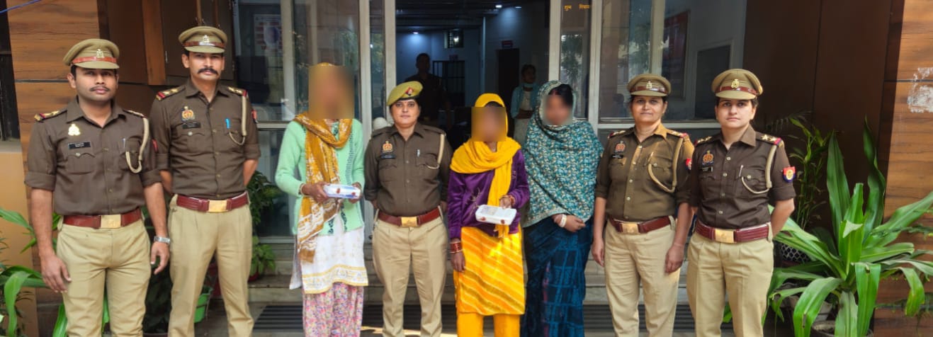 Agra News:ऑटो में बैठी महिला की सोने की चैन उड़ाने वाली तीन महिला चोर आगरा पुलिस के हत्थे चढ़ीं